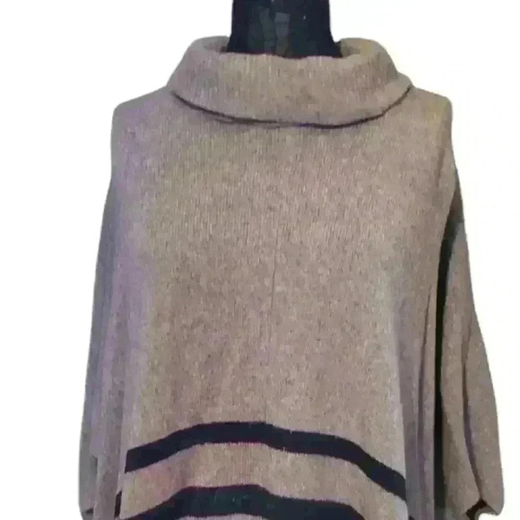 Tahari Poncho sz medium - Picture 3 of 6